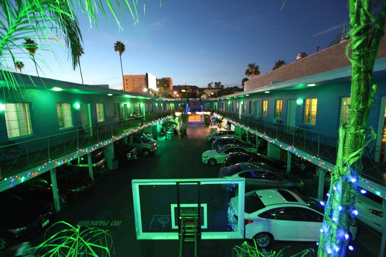 Banana Bungalow Hollywood Hotel & Hostel Los Angeles Exterior photo